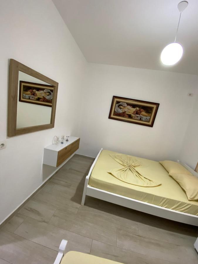 Hotel Andrea Sarandë Exteriör bild