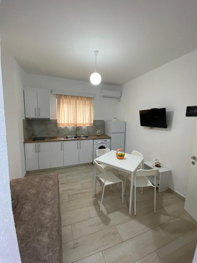 Hotel Andrea Sarandë Exteriör bild