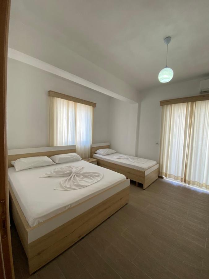 Hotel Andrea Sarandë Exteriör bild
