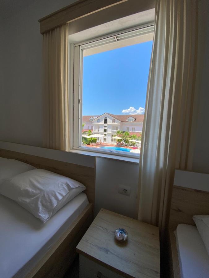 Hotel Andrea Sarandë Exteriör bild