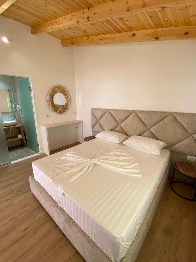 Hotel Andrea Sarandë Exteriör bild