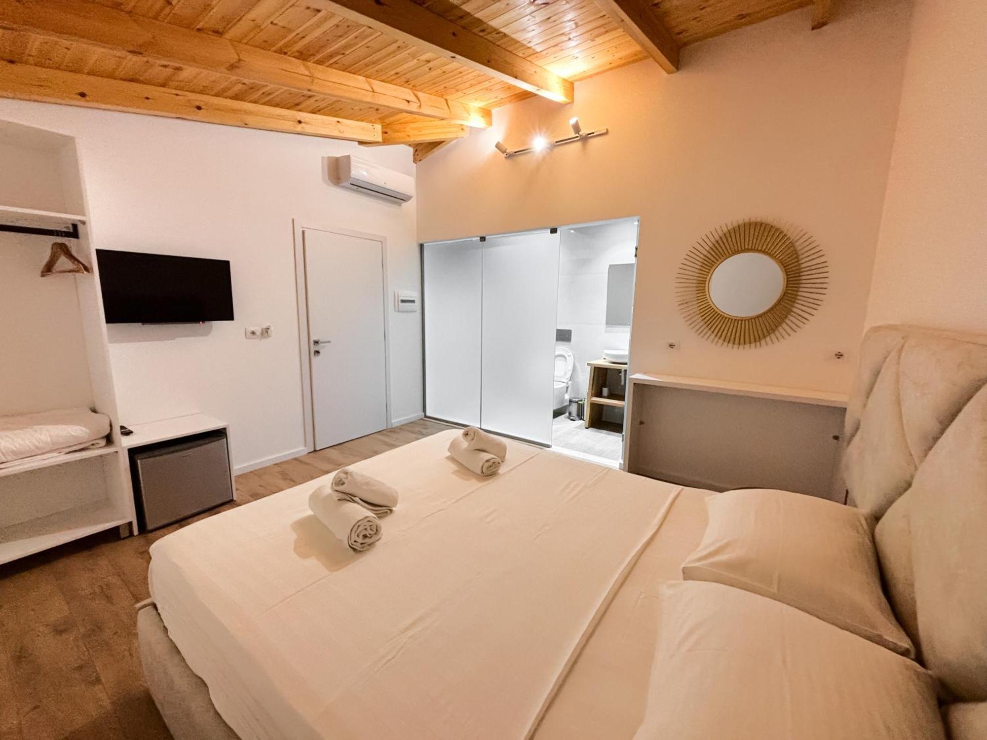 Hotel Andrea Sarandë Exteriör bild